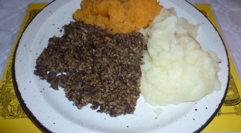 Plato tradicional escocés: Haggis, neeps and tatties