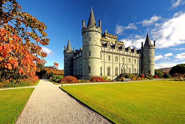 Espectacular castillo de Inveraray desde sus jardines