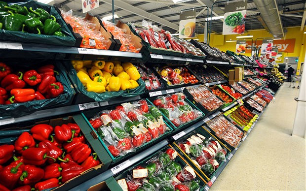 Sección de verduras en un supermercado en Escocia