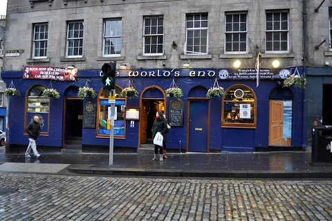 Pub The World's End en la Royal Mile de Edimburgo