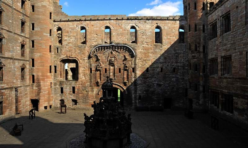 Patio interior del Palacio de Linlithgow, cerca de Edimburgo