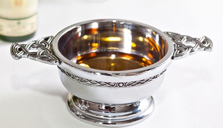 Quaich, tradicional contenedor de whisky escocés