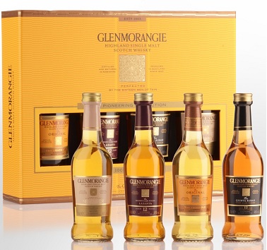 Pack de 4 botellas pequeñas de whisky que puedes comprar en Escocia